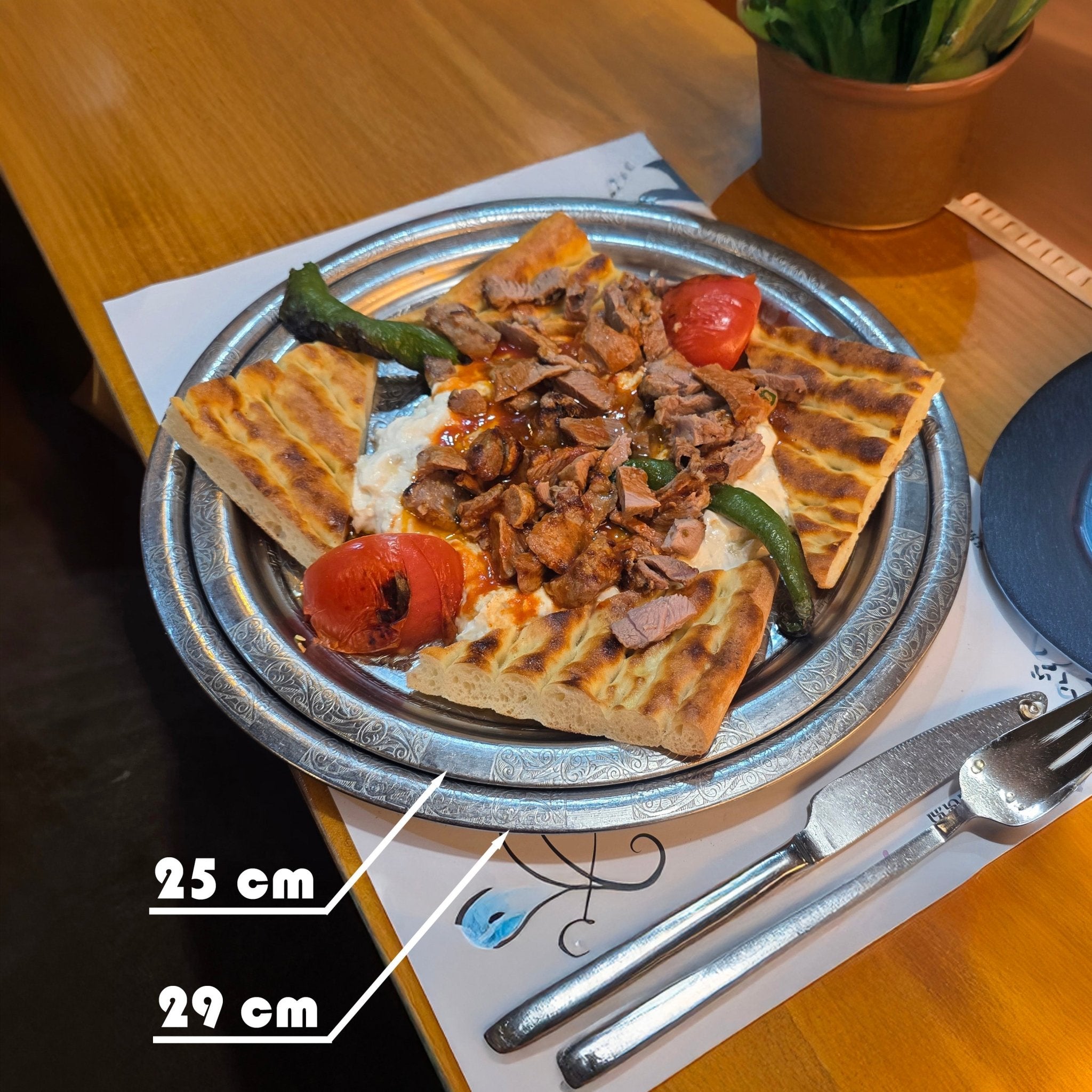 25 cm - Otantik Desenli Krom Çelik Meze ve Servis Tabağı, Salata Tabağı - Binbir Trend