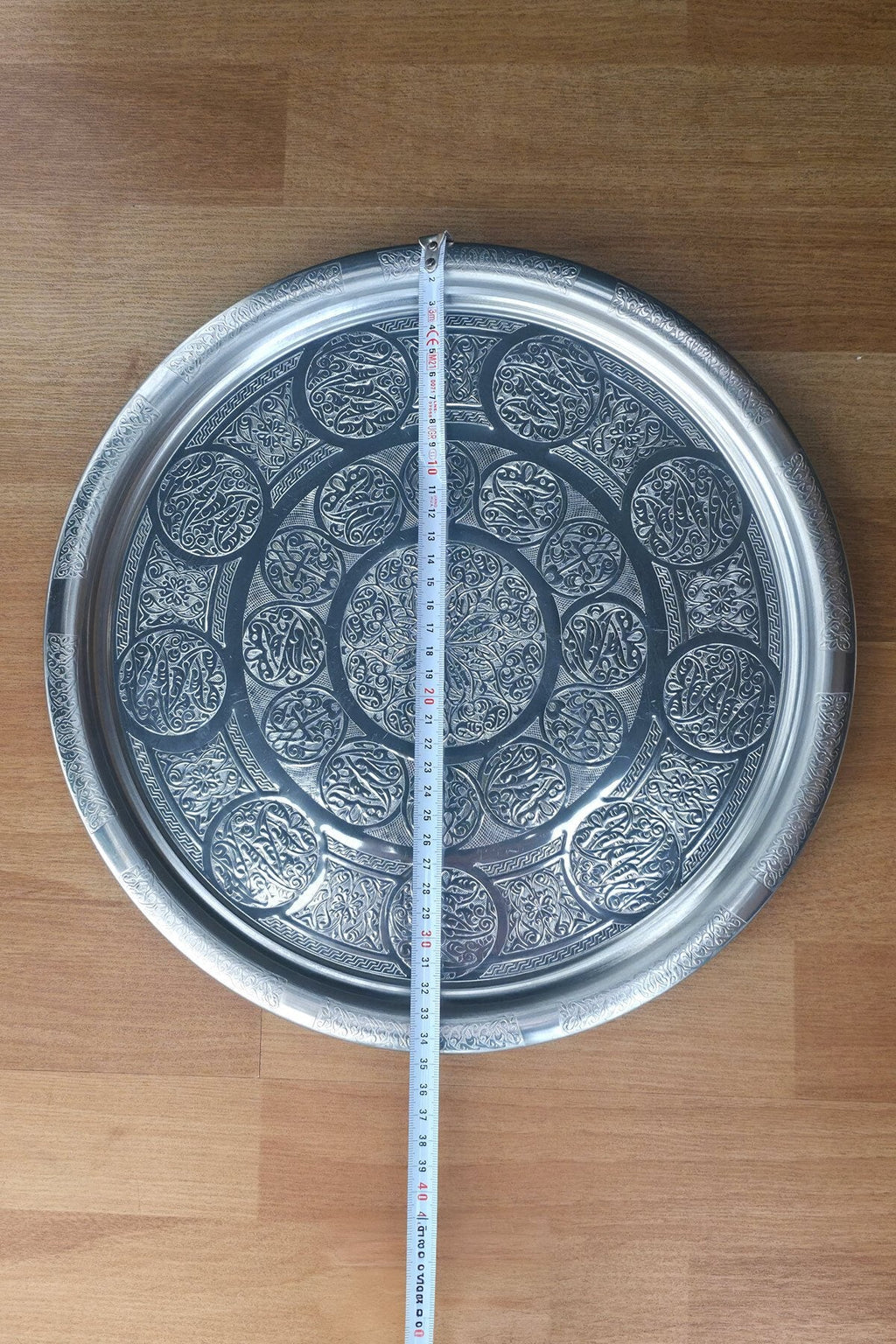 35 cm - Otantik Desenli Krom Çelik Meze ve Servis Tabağı, Salata Tabağı - Binbir Trend