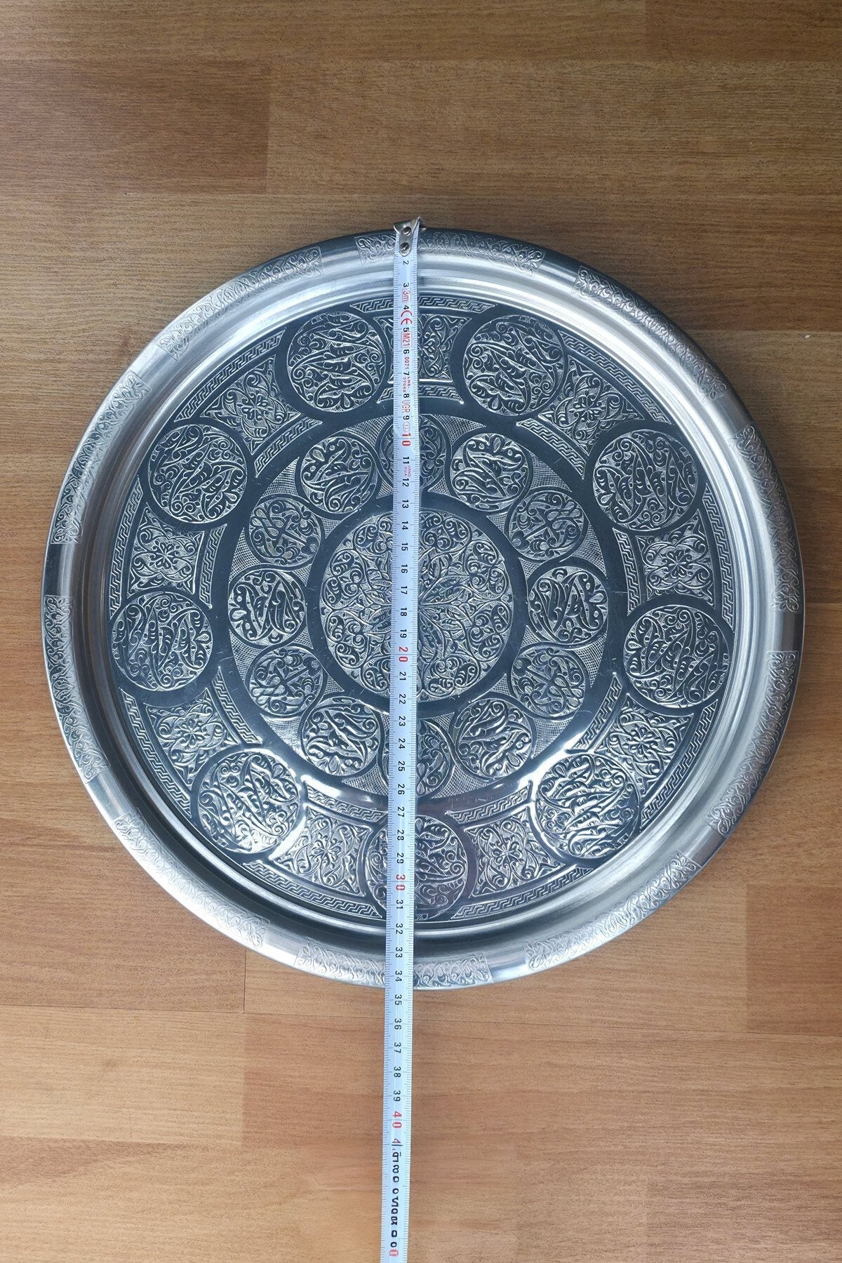 35 cm - Otantik Desenli Krom Çelik Meze ve Servis Tabağı, Salata Tabağı - Binbir Trend