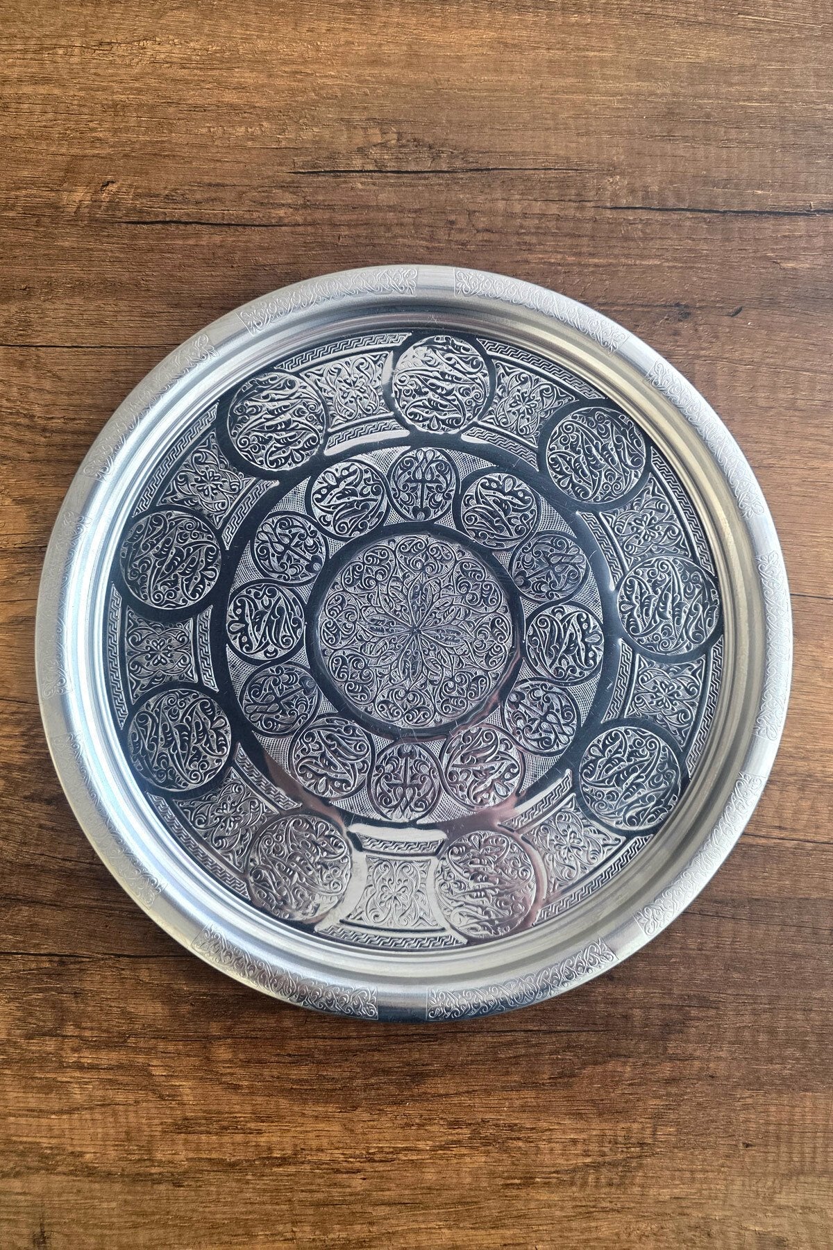 35 cm - Otantik Desenli Krom Çelik Meze ve Servis Tabağı, Salata Tabağı - Binbir Trend